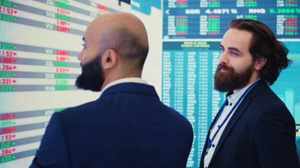 general-manager-ceo-sharing-insight-about-new-development-strategy_482257-88122.jpg Advanced Trade Techniques